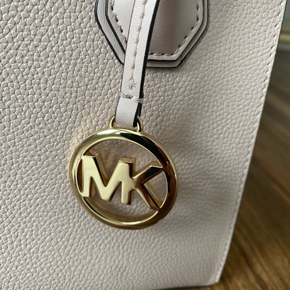 Michael Kors Pebbled Leather Crossbody Bag ( Pink Blush Color) - Picture 3 of 10